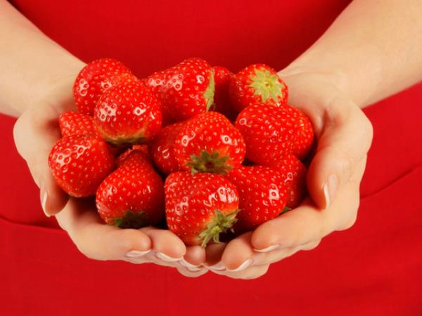 Koliko jagod in češenj lahko pojemo na dan?